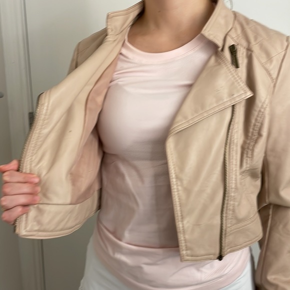 Light Pink faux leather jacket size large fits like XS - Picture 8 of 9